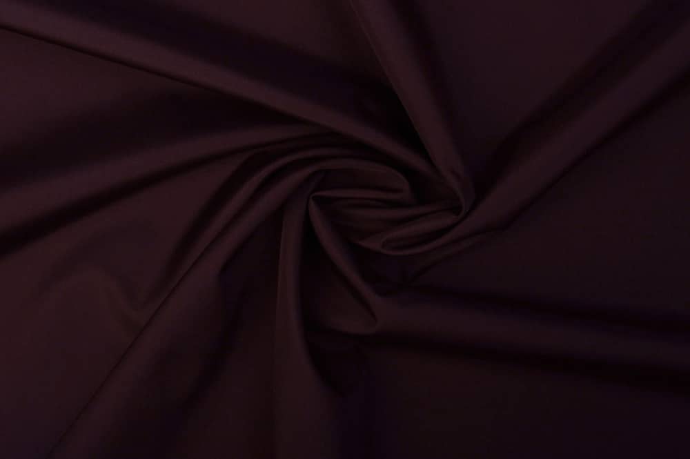 Темно-коричневий