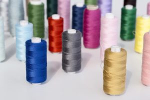 Як вибрати швейні нитки для вашого проекту